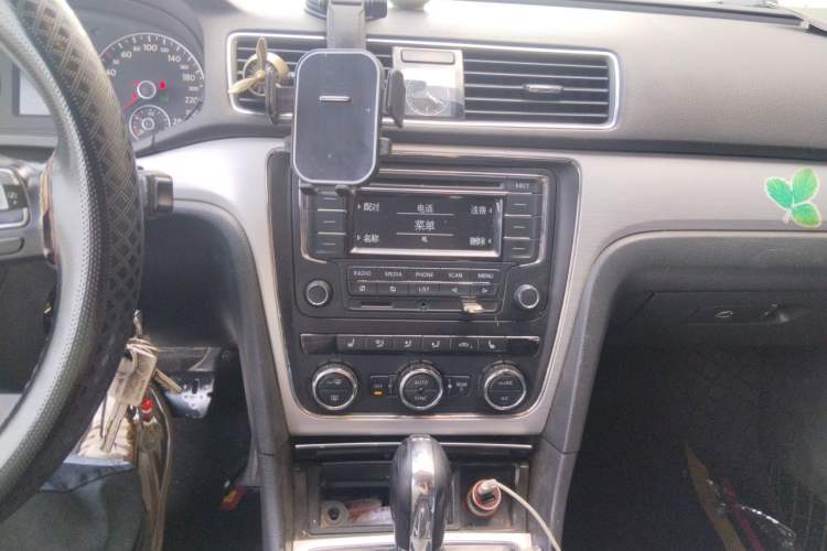 Used Volkswagen Passat 2013 1.8TSI DSG Prestige Edition Audio And AC Panel
