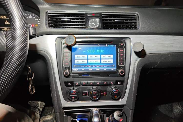 Used Volkswagen Passat 2013 1.4 TSI DSG BlueMotion Edition Audio And AC Panel