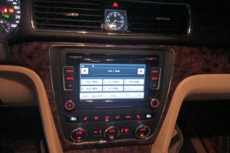 Used Volkswagen Passat 2013 1.8TSI DSG Prestige Edition Audio And AC Panel