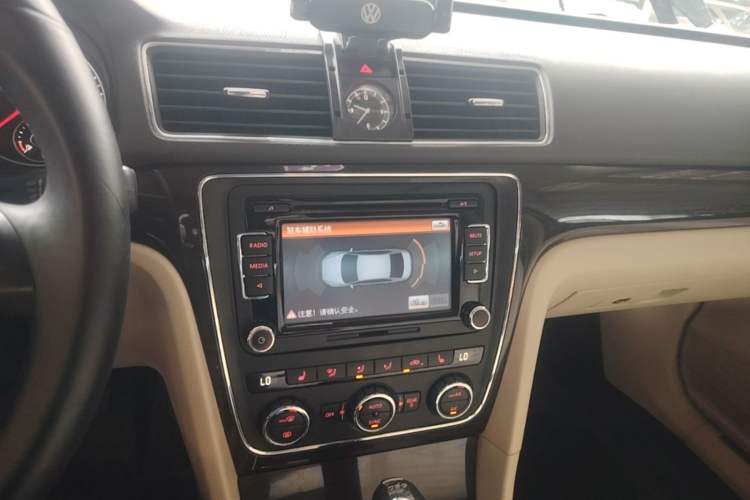 Used Volkswagen Passat 2013 1.8TSI DSG Prestige Edition Audio And AC Panel