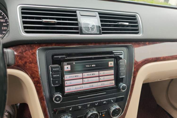 Used Volkswagen Passat 2013 1.8TSI DSG Prestige Edition Audio And AC Panel