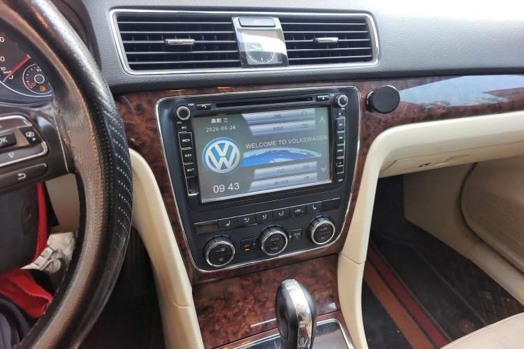 Used Volkswagen Passat 2013 1.8TSI DSG Prestige Edition Audio And AC Panel