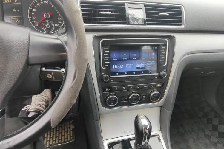 Used Volkswagen Passat 2013 1.8TSI DSG Prestige Edition Audio And AC Panel