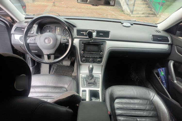 Used Volkswagen Passat 2013 1.8TSI DSG Ultimate Edition Center Console