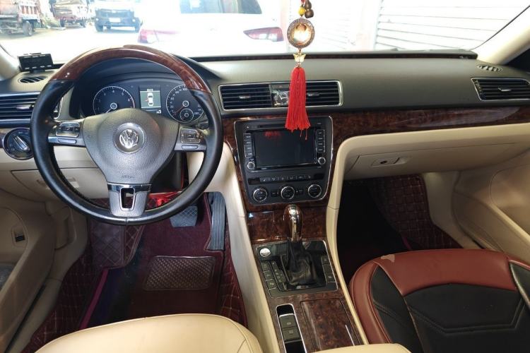 Used Volkswagen Passat 2013 2.0 TSI DSG Ultimate Edition Center Console