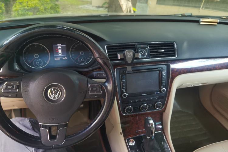 Used Volkswagen Passat 2013 1.8TSI DSG Prestige Edition Center Console