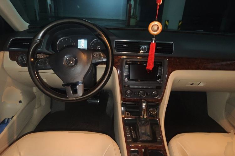 Used Volkswagen Passat 2013 1.8TSI DSG Prestige Edition Center Console