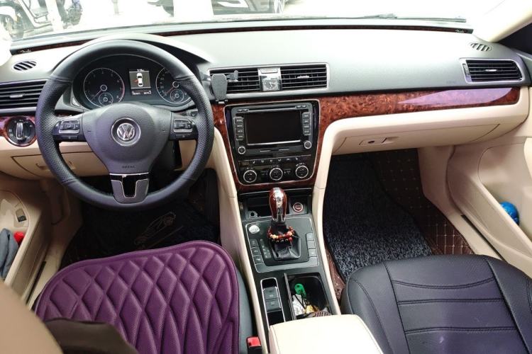 Used Volkswagen Passat 2013 1.8TSI DSG Ultimate Edition Center Console