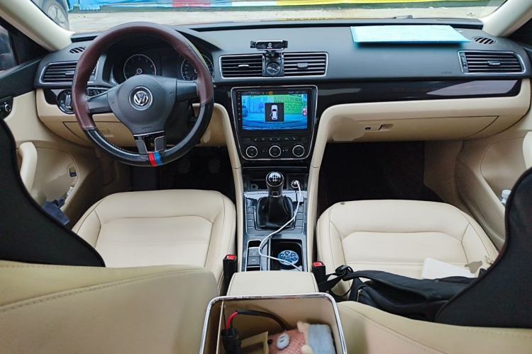 Used Volkswagen Passat 2013 1.4TSI Manual Prestige Edition Center Console