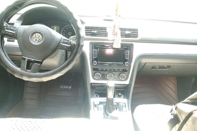 Used Volkswagen Passat 2013 1.8TSI DSG Prestige Edition Center Console