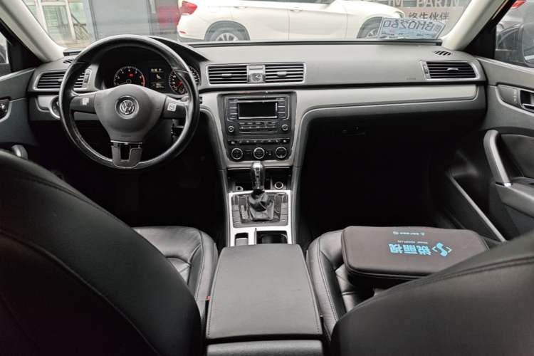 Used Volkswagen Passat 2013 1.8TSI DSG Prestige Edition Center Console