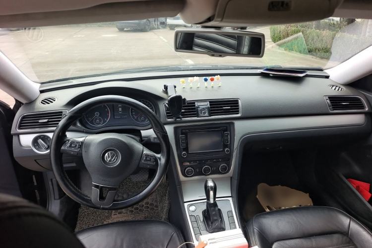 Used Volkswagen Passat 2013 1.8TSI DSG Ultimate Edition Center Console