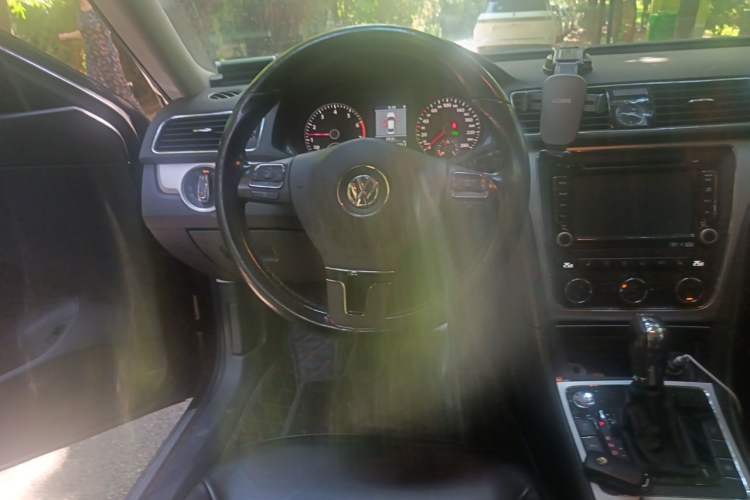 Used Volkswagen Passat 2013 1.8TSI DSG Prestige Edition Center Console