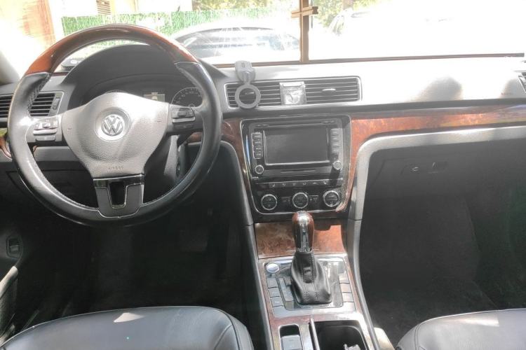 Used Volkswagen Passat 2013 2.0 TSI DSG Ultimate Edition Center Console