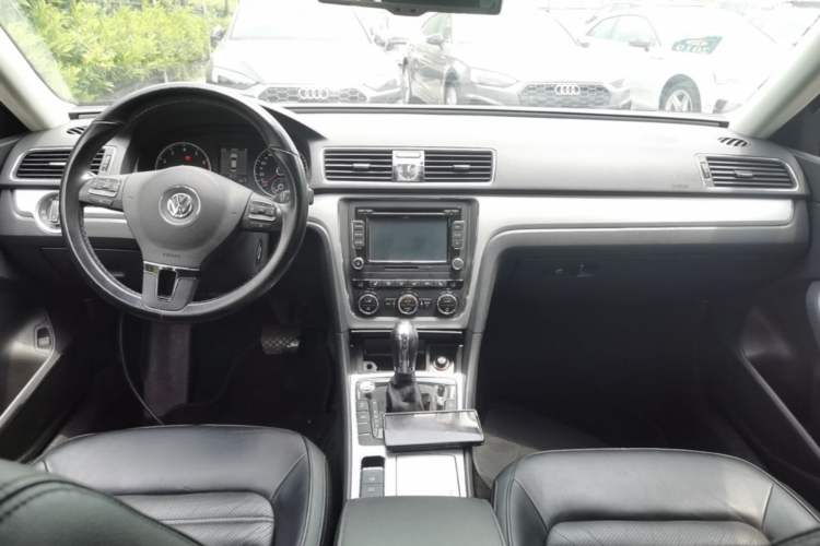 Used Volkswagen Passat 2013 1.8TSI DSG Prestige Edition Center Console