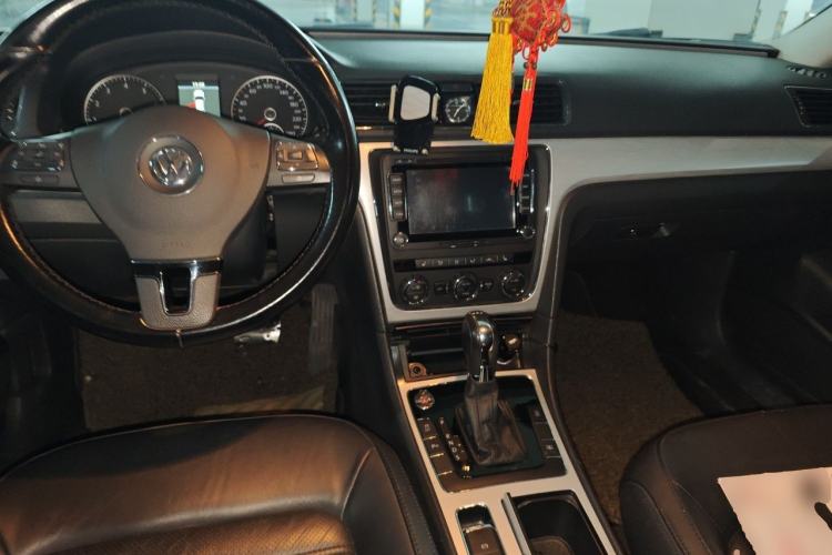 Used Volkswagen Passat 2013 1.8TSI DSG Prestige Edition Center Console