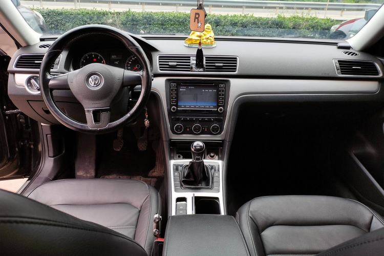 Used Volkswagen Passat 2013 1.4TSI Manual Prestige Edition Center Console