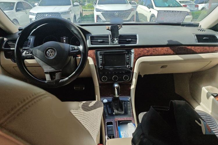 Used Volkswagen Passat 2013 1.8TSI DSG Prestige Edition Center Console