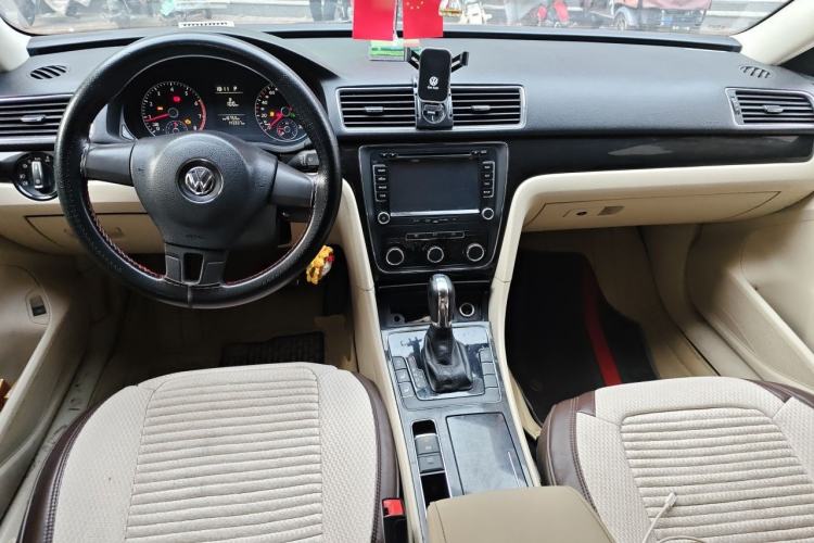 Used Volkswagen Passat 2013 1.8TSI DSG Government Procurement Edition Center Console
