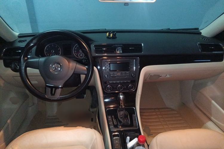 Used Volkswagen Passat 2013 1.8TSI DSG Prestige Edition Center Console