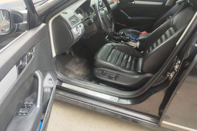 Used Volkswagen Passat 2013 1.8TSI DSG Prestige Edition Driver Seat