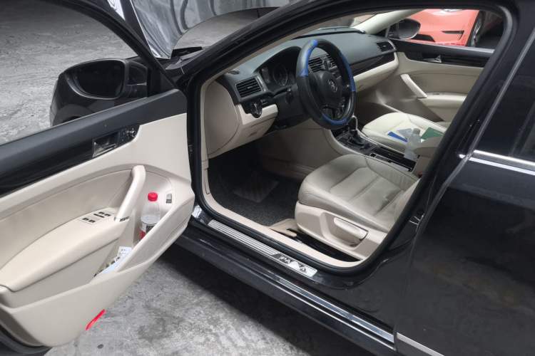 Used Volkswagen Passat 2013 1.8TSI DSG Prestige Edition Driver Seat