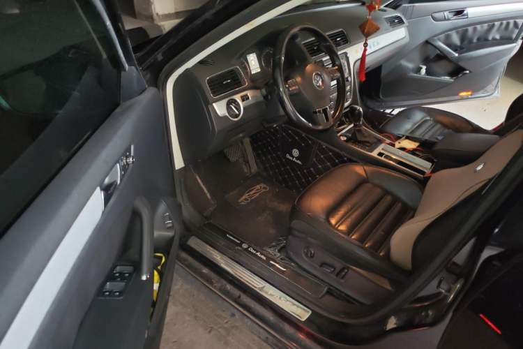 Used Volkswagen Passat 2013 1.8TSI DSG Prestige Edition Driver Seat