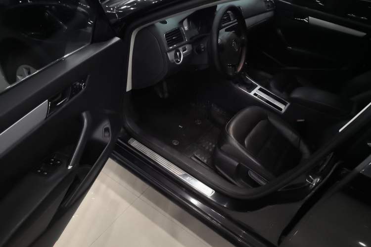 Used Volkswagen Passat 2013 1.8TSI DSG Prestige Edition Driver Seat