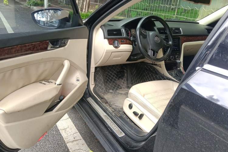 Used Volkswagen Passat 2013 2.0 TSI DSG Ultimate Edition Driver Seat