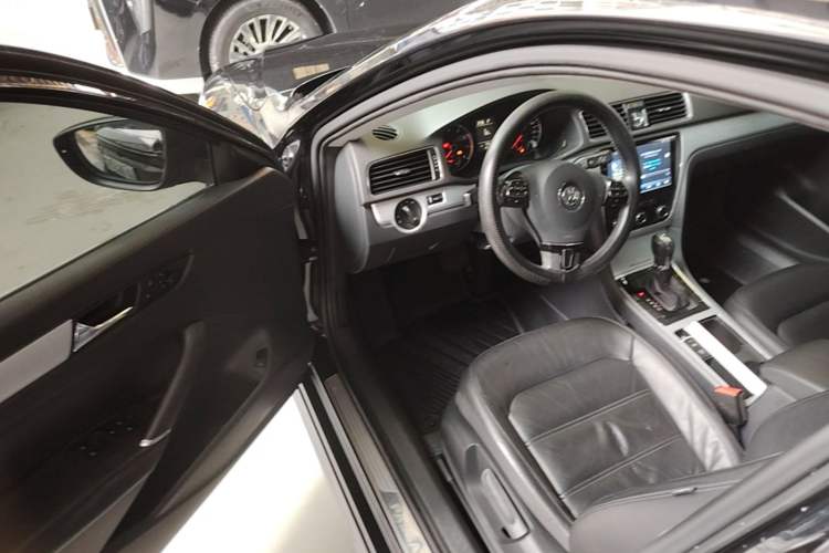 Used Volkswagen Passat 2013 1.8TSI DSG Government Procurement Edition Driver Seat