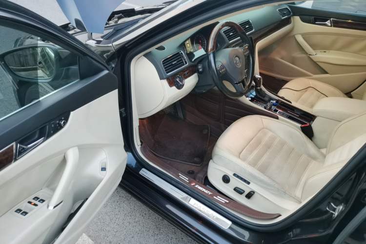 Used Volkswagen Passat 2013 1.8TSI DSG Ultimate Edition Driver Seat