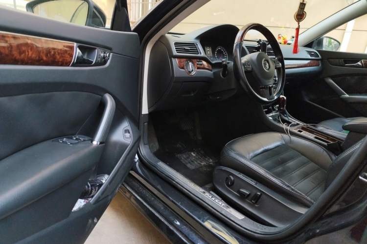 Used Volkswagen Passat 2013 1.8TSI DSG Ultimate Edition Driver Seat