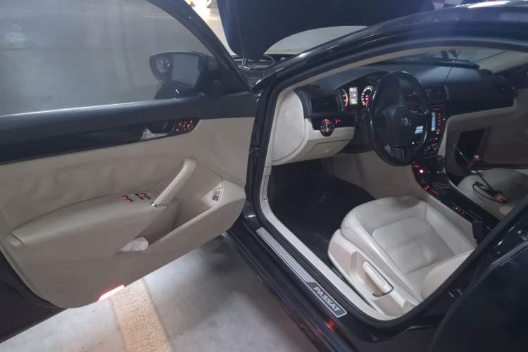 Used Volkswagen Passat 2013 1.8TSI DSG Prestige Edition Driver Seat