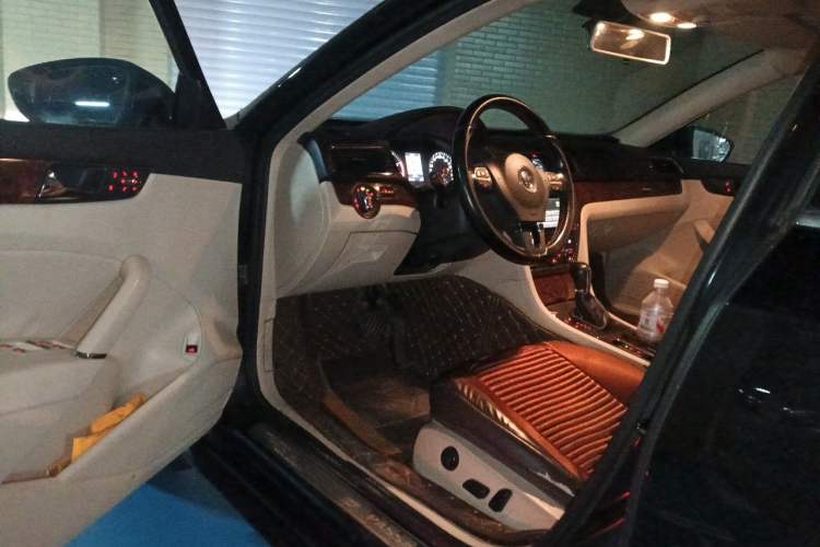 Used Volkswagen Passat 2013 1.8TSI DSG Prestige Edition Driver Seat