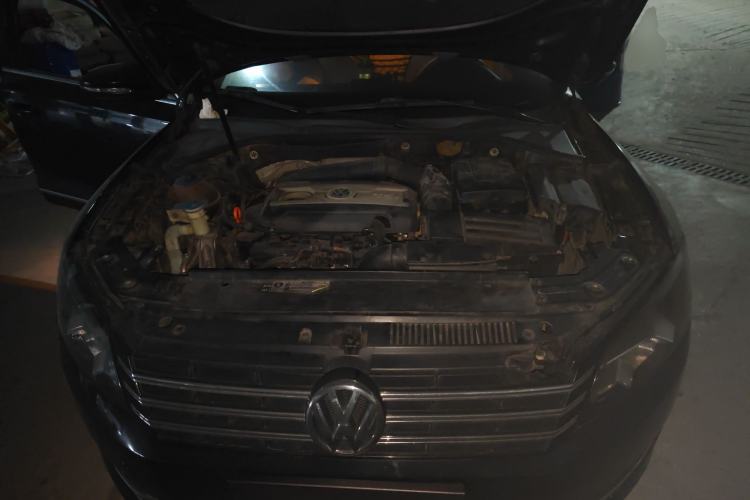 Used Volkswagen Passat 2013 1.8TSI DSG Prestige Edition Engine Bay