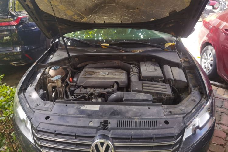 Used Volkswagen Passat 2013 1.8TSI DSG Prestige Edition Engine Bay