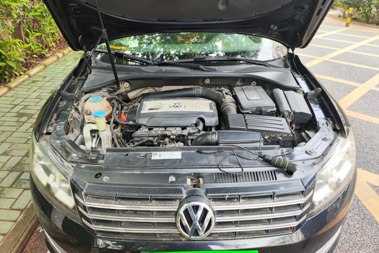 Used Volkswagen Passat 2013 1.8TSI DSG Prestige Edition Engine Bay