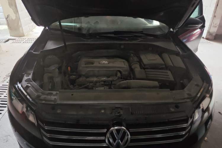 Used Volkswagen Passat 2013 1.8TSI DSG Prestige Edition Engine Bay
