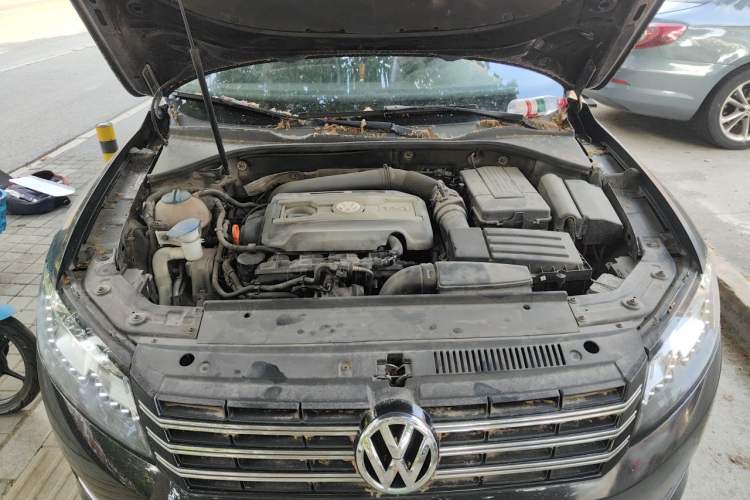 Used Volkswagen Passat 2013 1.8TSI DSG Prestige Edition Engine Bay