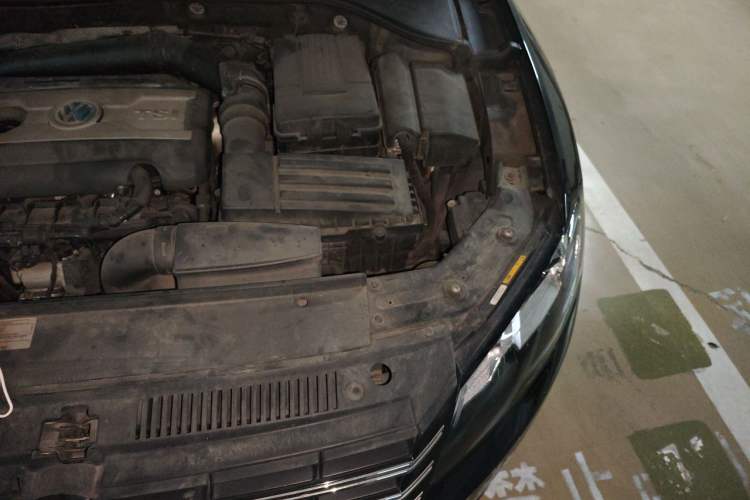 Used Volkswagen Passat 2013 1.8TSI DSG Prestige Edition Engine Bay Left