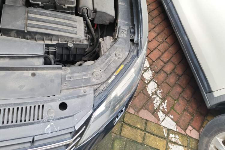 Used Volkswagen Passat 2013 1.8TSI DSG Prestige Edition Engine Bay Left