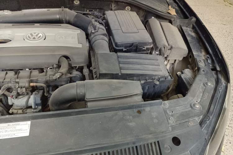 Used Volkswagen Passat 2013 1.8TSI DSG Ultimate Edition Engine Bay Left