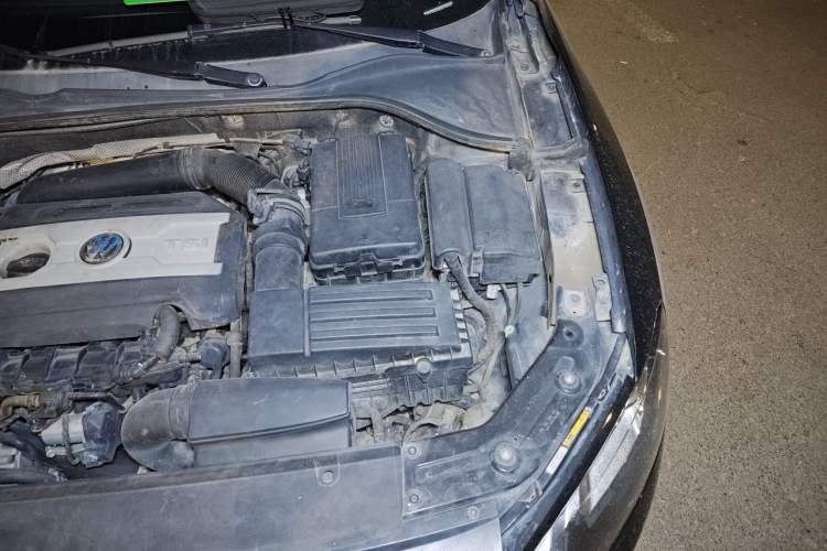 Used Volkswagen Passat 2013 1.8TSI DSG Prestige Edition Engine Bay Left