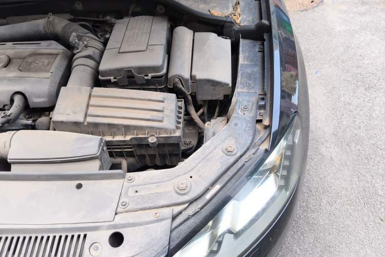 Used Volkswagen Passat 2013 1.8TSI DSG Prestige Edition Engine Bay Left