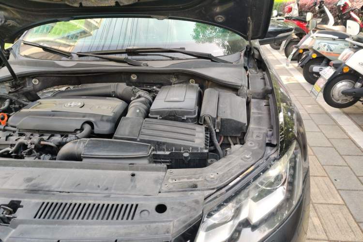 Used Volkswagen Passat 2013 1.8TSI DSG Prestige Edition Engine Bay Left
