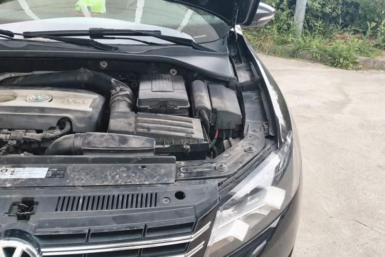 Used Volkswagen Passat 2013 1.8TSI DSG Prestige Edition Engine Bay Left