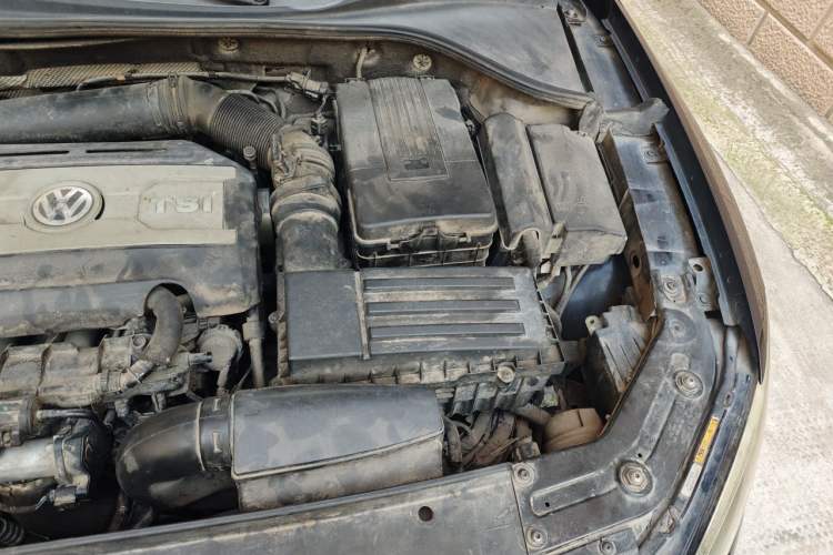 Used Volkswagen Passat 2013 1.8TSI DSG Prestige Edition Engine Bay Left