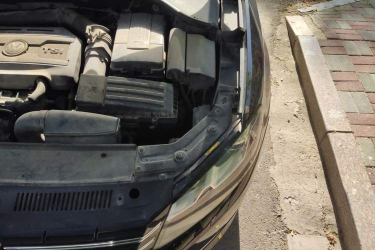 Used Volkswagen Passat 2013 1.8TSI DSG Prestige Edition Engine Bay Left