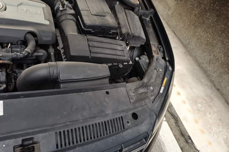 Used Volkswagen Passat 2013 1.8TSI DSG Prestige Edition Engine Bay Left