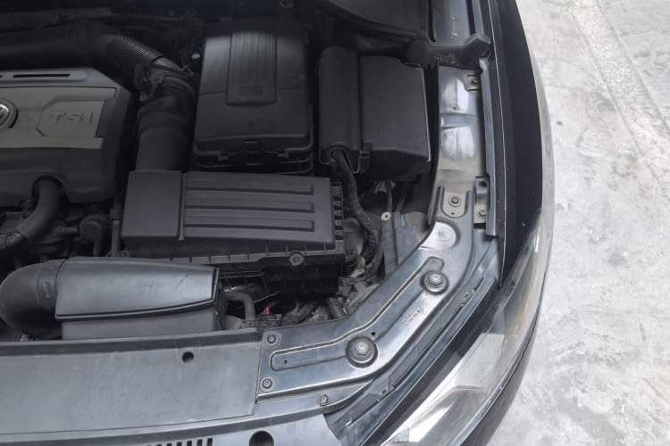 Used Volkswagen Passat 2013 1.8TSI DSG Prestige Edition Engine Bay Left